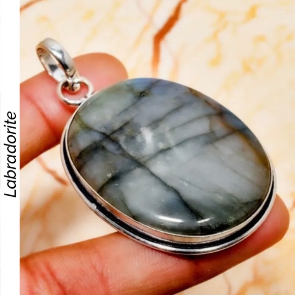 FABULOUS! Glowing Labradorite Gemstone Handmade Pendant - Picture 4 of 5
